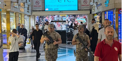 Emniyet apar topar harekete geçti: Özel harekat Kapalıçarşı'da nöbete başladı