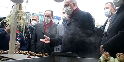 Erdoğan, AKM ve Taksim Camii'ni inceledi; meydanda kestane aldı