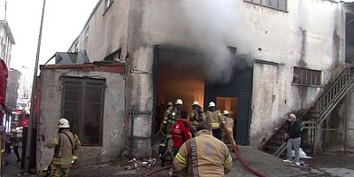 Esenyurt'ta mobilya atölyesinden yükselen dumanlar paniğe neden oldu
