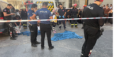 Esenyurt’ta servis minibüsü anne-oğula çarptı: 1 yaşındaki çocuk öldü