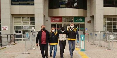 Etek giydirip fotoğraflarını çektiler