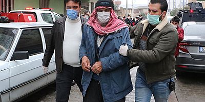 Ev sahibine kızıp evi ateşe verdiler, 2 polisi yaraladılar