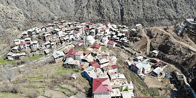 Evleri yanan komşularına evlerini açtılar