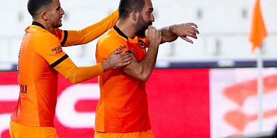 Galatasaray, opsiyonun devreye girmesini beklemeden Arda Turan'ın sözleşmesini uzatacak