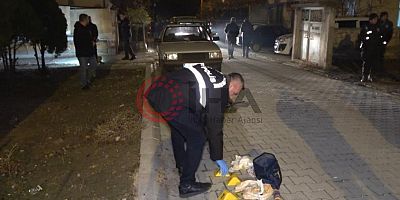 Gece yarısı korku dolu anlar: Tartıştığı arkadaşlarının evine kurşun yağdırdı
