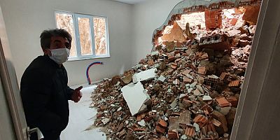 Gümüşhane'de dağdan kopan kaya parçaları evin içine doldu