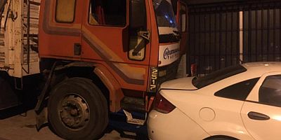 Güngören'de freni boşalan kamyon 8 araca çarptı...Araç sahipleri sürücüye piknik tüpüyle saldırdı