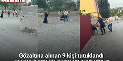 Hapis cezasıyla aranan şahsı yakalayan polislere taşla saldırdılar, o anlar kamerada