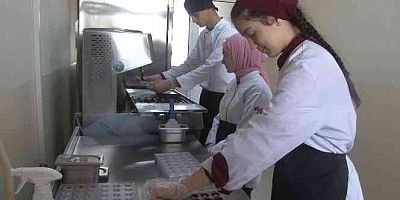 Hatay'da meslek lisesi öğrencilerinin hedefi ayda 1 ton çikolata üretmek
