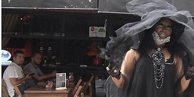 Herkes Bülent Ersoy'a benzetti! Sokakta gören fotoğraf çektirdi