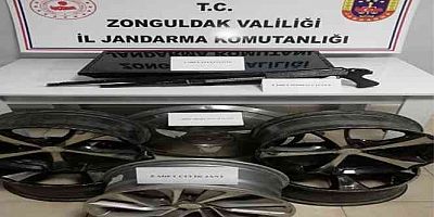 İş yerini soyan 2 zanlı jandarma tarafından kıskıvrak yakalandı