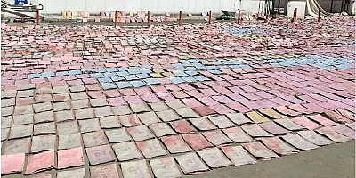 Islanan 70 bin dosya, güneşte kurumaya bırakıldı
