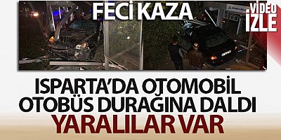 Isparta'da otomobil, otobüs durağına daldı: 5 yaralı