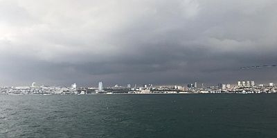 İstanbul bir anda karabulutların etkisi altında kaldı 