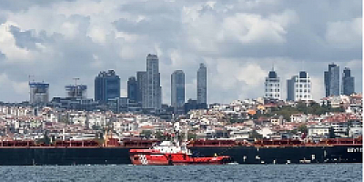 İstanbul Boğazı Liberya bayraklı kuru yük gemisi geçişi nedeniyle transit gemi geçişine kapatıldı