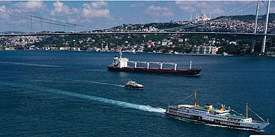 İstanbul Boğazı'nda gemi trafiği çift yönlü durduruldu