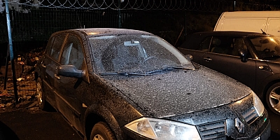 İstanbul'da gökten çamur  yağdı, sürücüler soluğu oto yıkamacılarda aldı  
