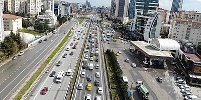İstanbul'da kısıtlama öncesi trafik yoğunluğu erken başladı