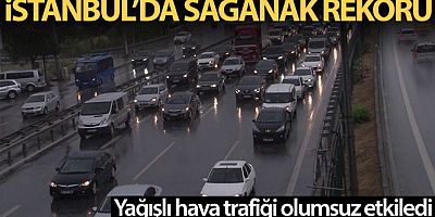 İstanbul'da sağanak yağmur nedeniyle trafik yoğunluğu rekor seviyeye ulaştı