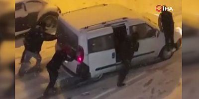 İstanbul'da sürücülerin karla imtihanı