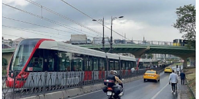 İstanbul'da tramvay hattında korkutan kaza: Kıvılcımlar çıktı