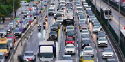 İstanbul’da yağmur nedeniyle trafik yoğunluğu yaşandı