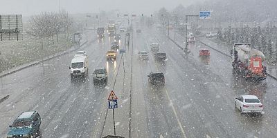 İstanbul'un yüksek kesimlerinde kar yağışı