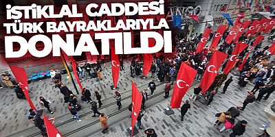 İstiklal Caddesi Türk bayraklarıyla donatıldı