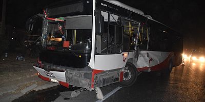 İzmir'de belediye otobüsü ile tır çarpıştı: 12 yaralı