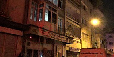 İzmir'de cinayet: Tartıştığı kişiyi boğazından bıçaklayarak öldürdü