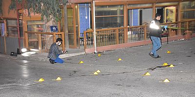 İzmir'de kahvehane önünde silahlı kavga: 1 ölü, 4 yaralı