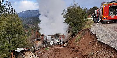 Kaçak kullandığı elektriğin kesilmesine sinirlenip evini yaktı