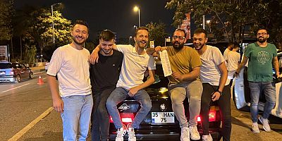 Kadıköy’de trafik denetimi: Ceza yiyip otomobil önünde poz verdiler