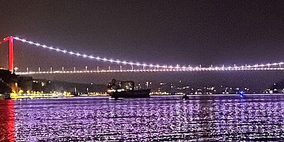 Kandilli açıklarında makine arızası yapan gemi demir attı: Boğaz trafiğe kapandı