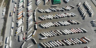 Kapıkule'de tüm zamanların rekoru kırıldı: 24 saatte tam 1438 tır