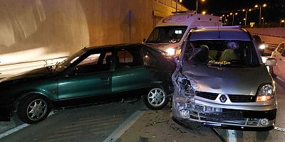 Kapısı açılan otomobil kazaya sebep oldu: 7 yaralı