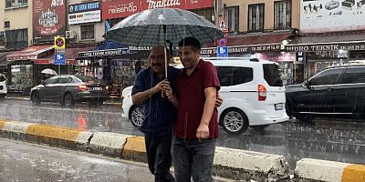 Karaköy'de sağanak yağış etkili oldu