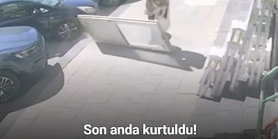 Karaman’da kaldırımda yürüyen kadının üzerine PVC kapı düştü