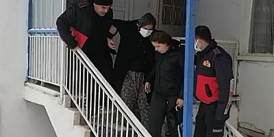Karda kayıp düşen kadının yardımına itfaiye ekipleri yetişti