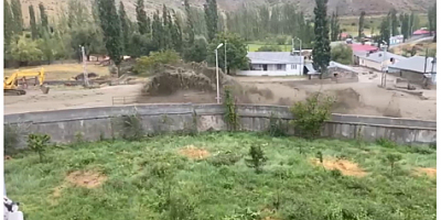 Kars’ta selin geliş anı kamerada