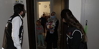 Karşılarında görünce narkotik polisini şaşkınlıklarını gizleyemediler