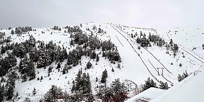 Kartalkaya'da kar etkili oluyor