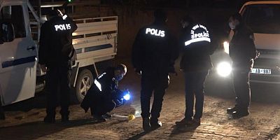 Kavga ettiği amcasını sokak ortasında tabancayla vurdu