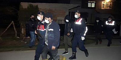 Kendisine tecavüz etmeye çalışan ev arkadaşını defalarca bıçaklayarak öldürdü