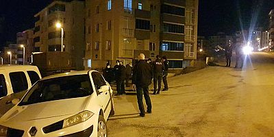 Kız arkadaşına mesaj atıp silahla kendini kalbinden vurdu