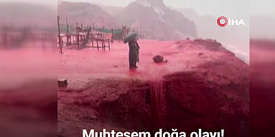 Kızıl Sahil'de deniz suyunun rengi yağışın ardından kızıla döndü