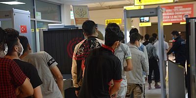 Kocaeli'de 25 düzensiz göçmen sınır dışı edildi