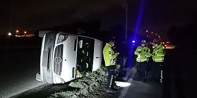 Kocaeli'de işçileri taşıyan servis minibüsü devrildi: 6 yaralı