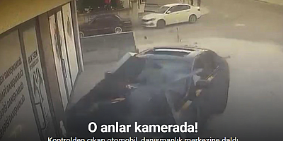 Kontrolden çıkan otomobil, danışmanlık merkezine daldı: O anlar kamerada