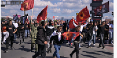 Kosovalılar eski Cumhurbaşkanı Thaçi’nin mahkumiyeti sonrası Lahey’de polisle çatıştı